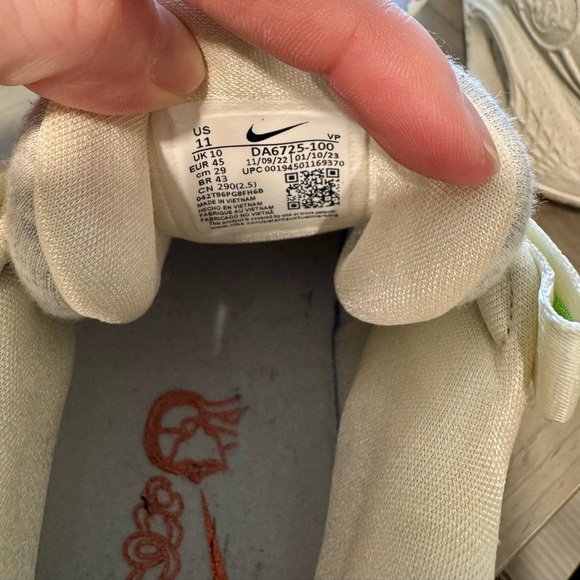 Nike Mens Cosmic Sneakers- like new - Picture 10 of 11